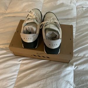 Nike n 354 slightly worn